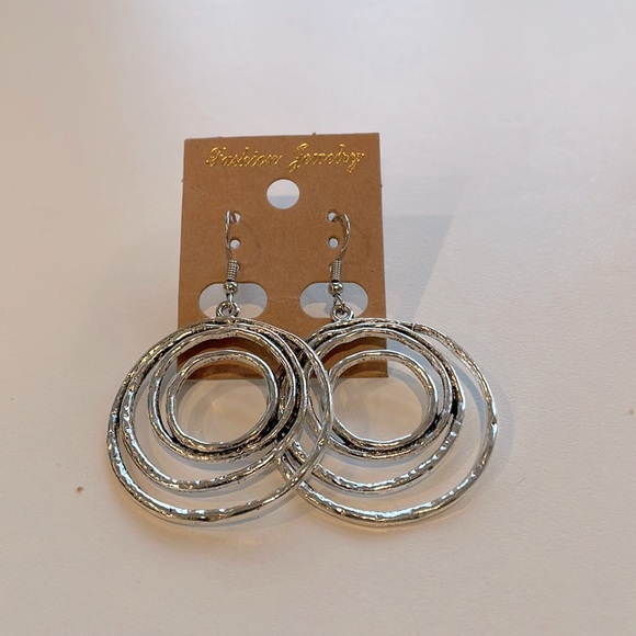 Dangling concentric circle earrings. NWT - Picture 2 of 2